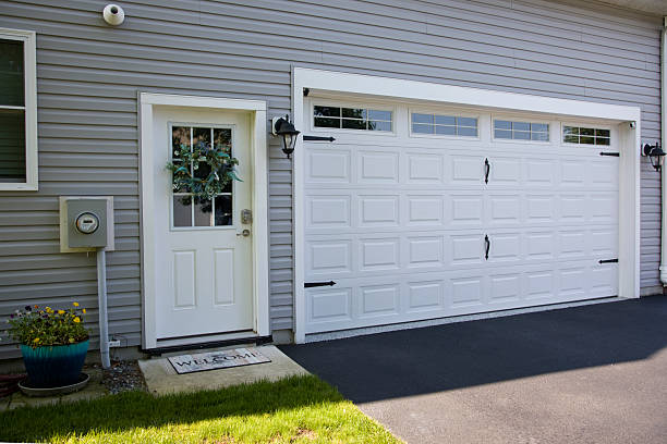 24/7 Emergency Garage Door Panel Replacement experts in Germantown, IL